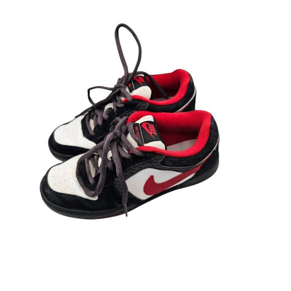 Nike Dunk Skeet skateboarding shoes in black, white, and red Mens Sz 9 main image 8